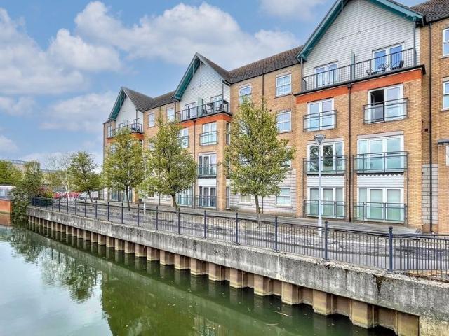 Riverside Drive, Lincoln LN5, 2 bed flat to rent, £1,075 pcm | PrimeLocation