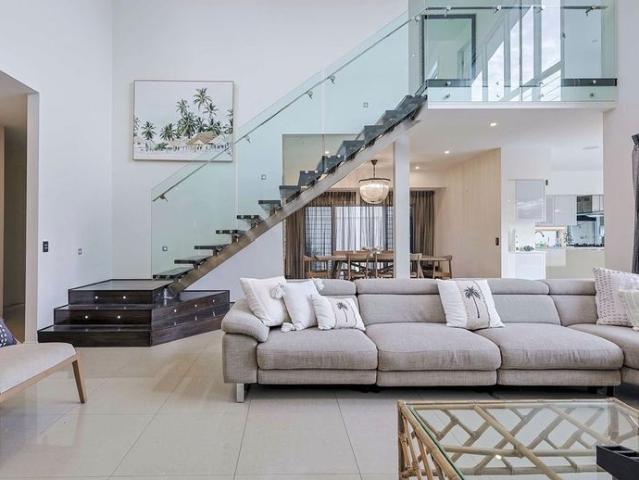 Riverside Entertainer's Sanctuary, Broadbeach Waters