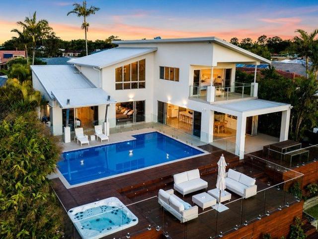 Riverside Entertainer's Sanctuary, Broadbeach Waters
