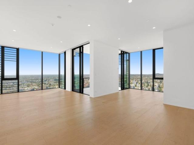 Riverside Elegance at 443 Queen: A Luxurious Unfurnished 4 BR Apartment with Complete Story Bridge Views