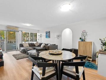 Riverside Elegance & Urban Convenience