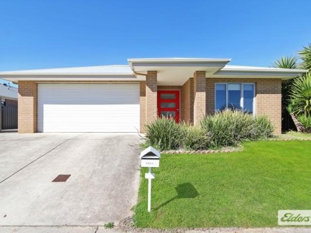 Riverside Estate Spacious 4 Bedroom Family Home!