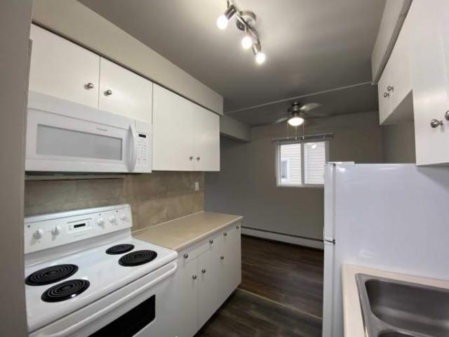 Riverside Estates Apartments | 9315 Jasper Avenue