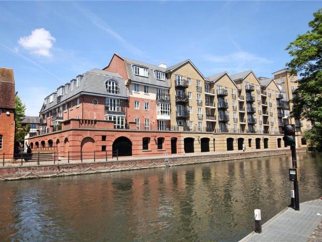 Riverside House, Fobney Street. 3 bed apartment to rent £2,000 pcm £462 pw