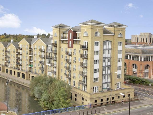 Riverside House, Fobney Street. 3 bed apartment to rent £2,200 pcm £508 pw