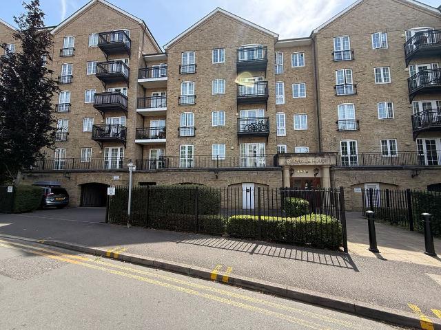 Riverside House, Fobney Street, Reading RG1, 3 bed flat to rent, £2,000 pcm | PrimeLocation