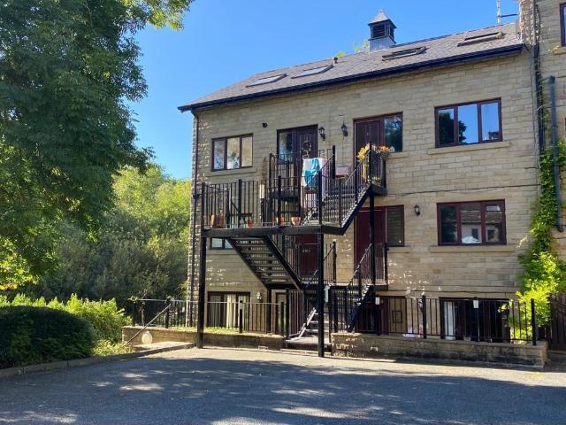 Riverside Landings, Ferrand Lane. 1 bed apartment to rent £750 pcm £173 pw