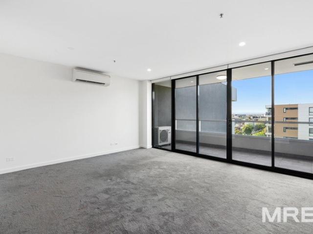 Riverside living meets city convenience