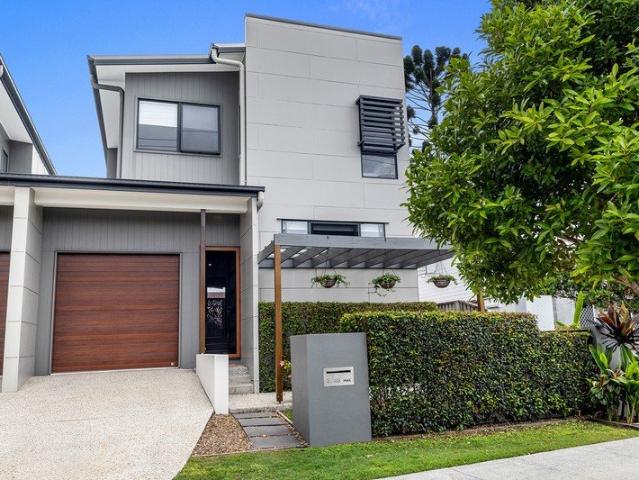 Riverside Living in a Modern, Low Maintenance Boutique Complex