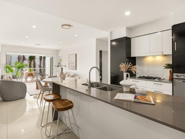 Riverside living in the heart of West End!