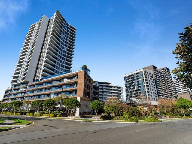 Riverside living in the heart of Liverpool Modern 3 bedroom apartment with stunning views