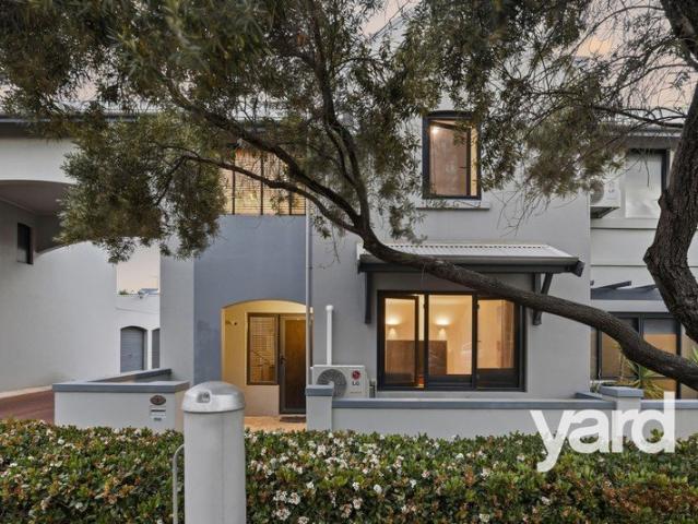 Riverside Living in the Heart of North Freo