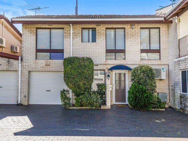 Riverside Living in the Perfect Pocket!
