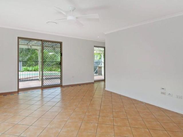Riverside Living with Pool and Ducted AC!