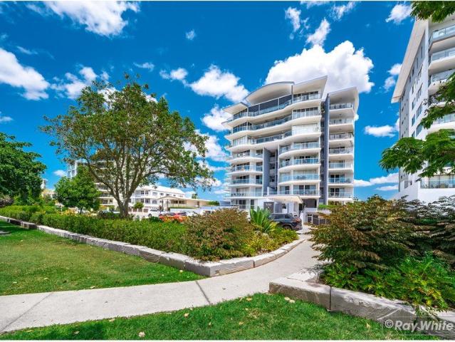 Riverside Living with PLENTY of Room to Move!