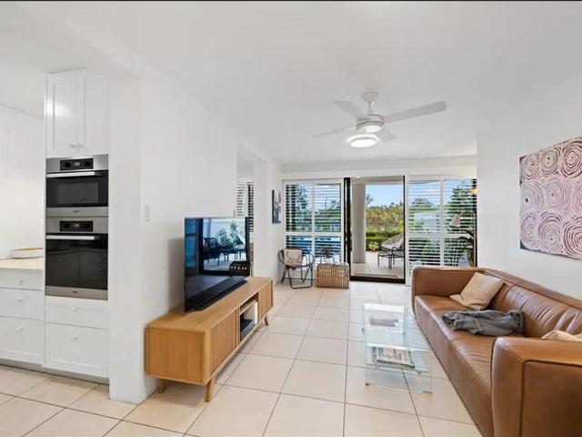 Riverside Living with Private Courtyard in New Farm