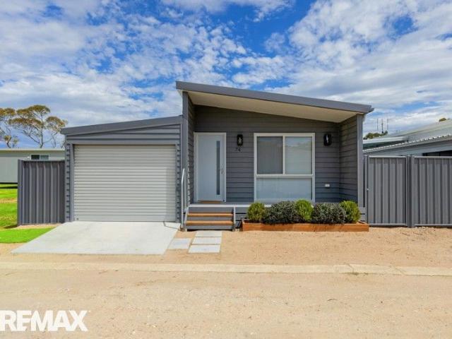 Riverside Gated Community New and Modern 2 Bedroom + Study Unit+More