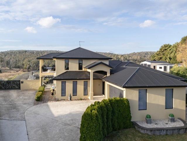 Riverside Lifestyle Retreat | 4 Bedrooms | 2 Bathrooms | 8 Car Garage | Pool | Extensive Shedding