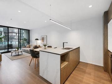 RIVERSIDE LUXURY AT 'PARK HOUSE' WITH YARRA VIEWS