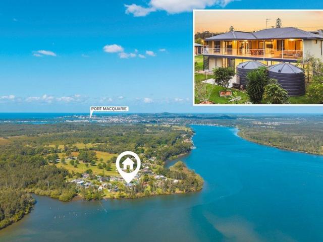 Riverside Luxury Water Views Flood Free Location