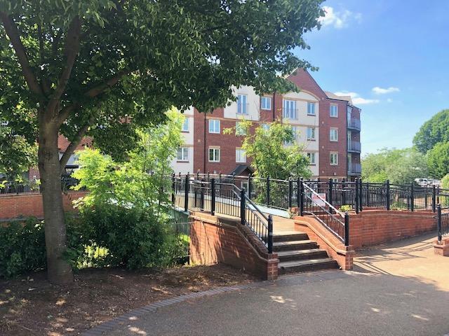 Riverside Mews, Stafford, ST16 2 bed apartment to rent £850 pcm £196 pw