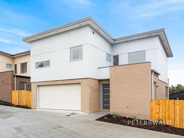 Riverside Style & Modern Living in Old Beach