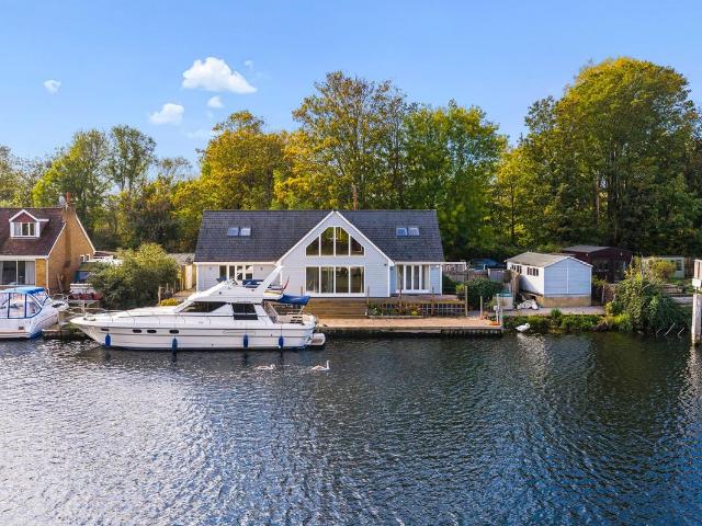 Riverside, Staines Upon Thames TW18, 3 bed detached house to rent, £4,500 pcm | PrimeLocation