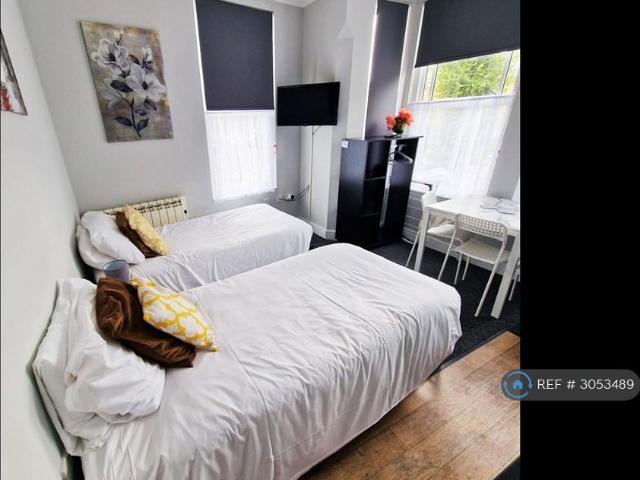 Riverside Road, Norwich, NR1 Studio to rent £1,750 pcm £404 pw