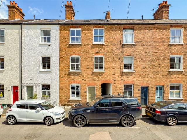 Riverside Road, St. Albans. 4 bed terraced house to rent £3,800 pcm £877 pw