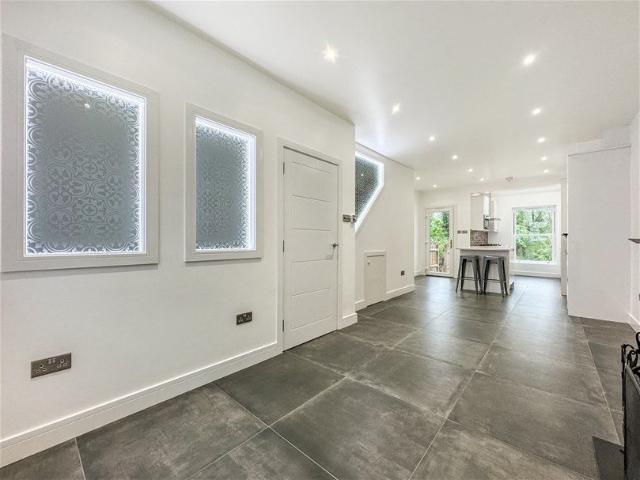 Riverside Road, St Albans, AL1 1SF