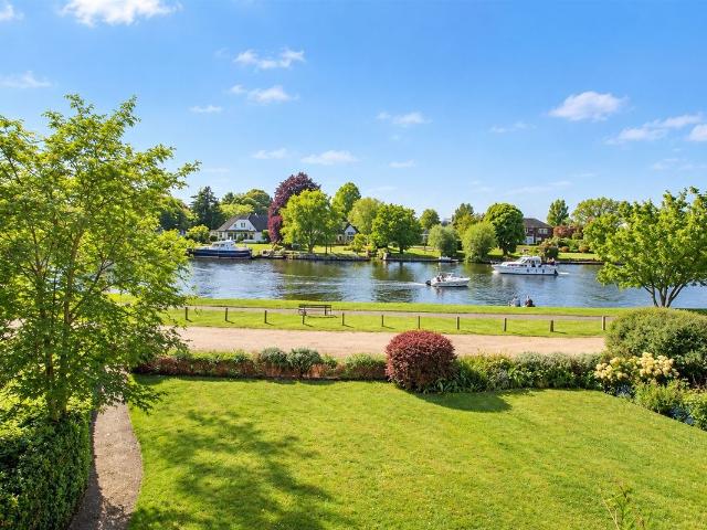 Riverside Road, Staines Upon Thames TW18, 2 bed flat to rent, £1,600 pcm | PrimeLocation