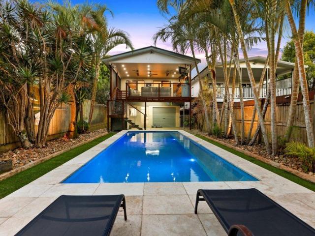 Riverside Retreat, Easy Entertainer