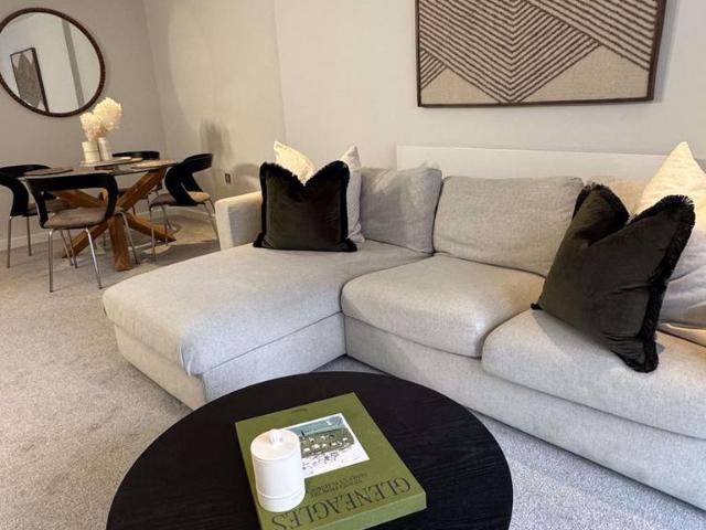 Riverside West Apartments, Whitehall. 2 bed apartment to rent £1,300 pcm £300 pw