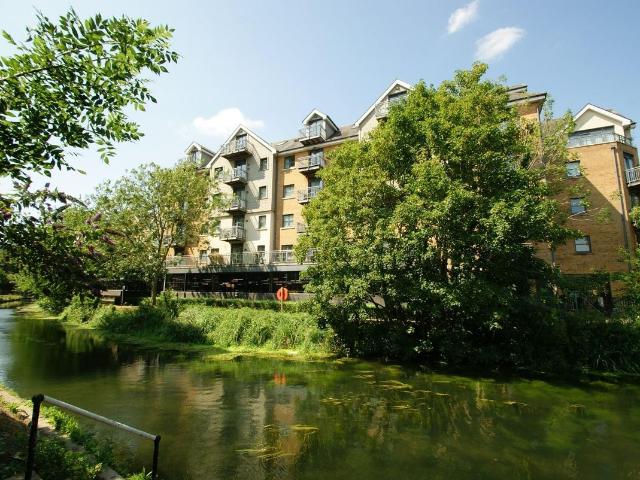 Riverside Wharf, Riverside, Bishop's Stortford CM23, 2 bed flat to rent, £1,450 pcm | PrimeLocation
