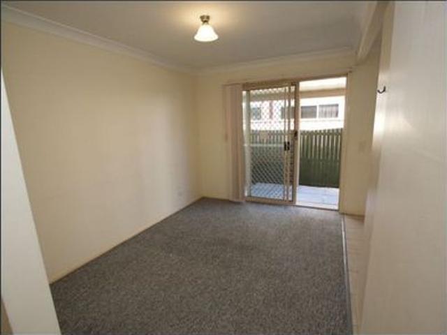 RIVERSIDE TOWNHOUSE Full of conveniences