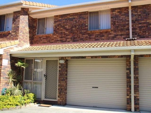 RIVERSIDE TOWNHOUSE Full of conveniences