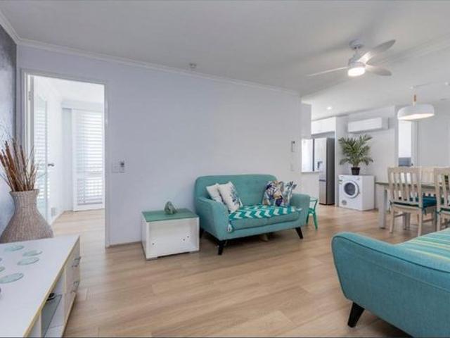 Riverside Two Bedroom Apartment in Surfers Paradise!