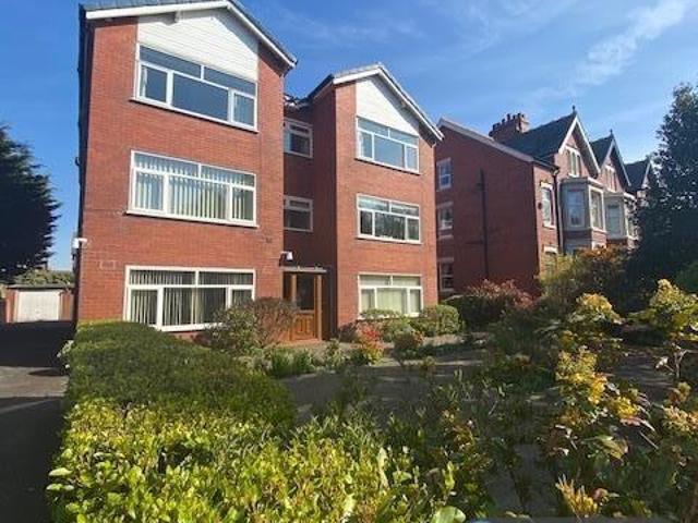 Riversleigh Court, Lytham St. Annes, FY8 1 bed flat to rent £795 pcm £183 pw