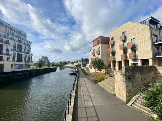 Riverview Court South, Bath BA1 2 bed apartment to rent £1,650 pcm £381 pw