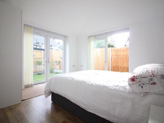 Riverview Gardens, Twickenham 1 bed in a house share to rent £1,125 pcm £260 pw