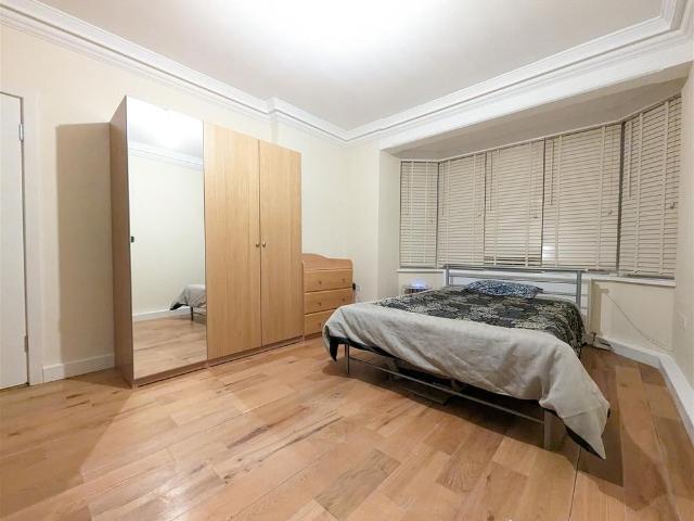 Riverview Gardens, Twickenham
