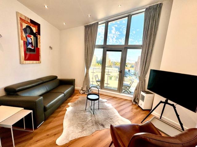 Riverview Modern Fully Furnished 1Bedroom Balcony