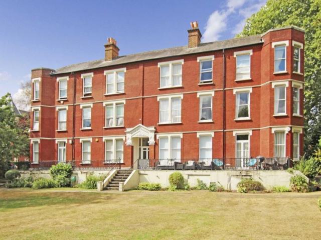 Riverview Mansions, Clevedon Road, London, TW1 2HY, United Kingdom | 4 bed apartment for rent #150771213 | Rentberry
