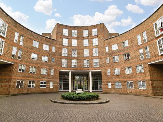 Riverviews King Henry's Reach. 3 bed flat to rent £4,250 pcm £981 pw