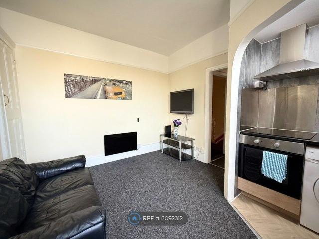 Riviera Drive, Southend On Sea SS1, 1 bed flat to rent, £900 pcm | PrimeLocation