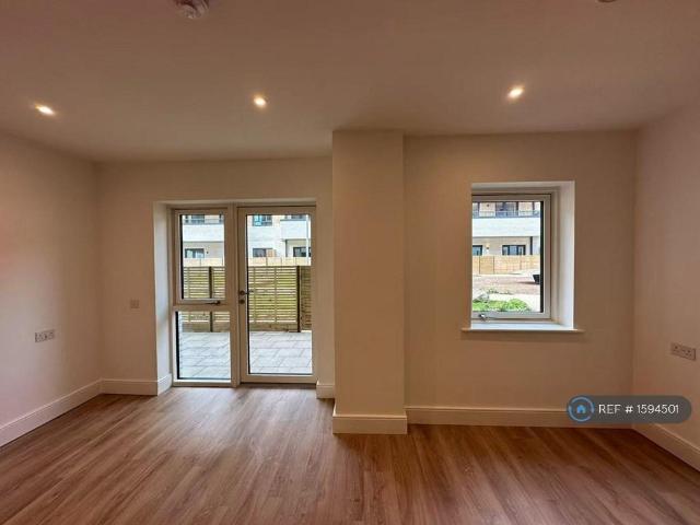 Riviera House, Twickenham, TW2 1 bed flat to rent £2,200 pcm £508 pw