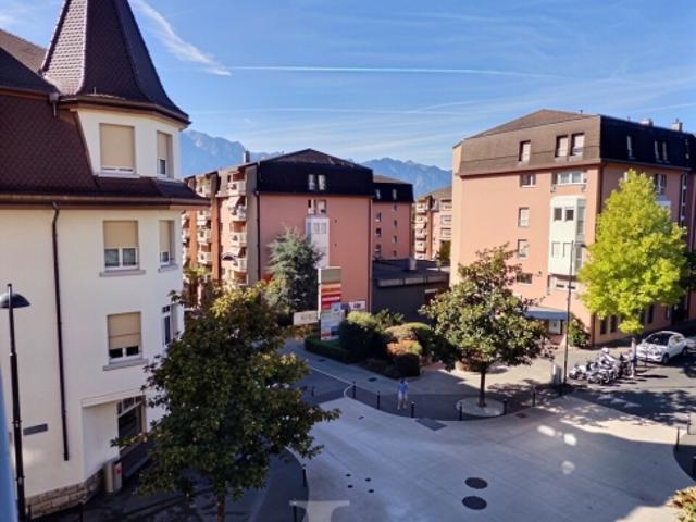 Riviera – Wohnung mit schönen Büchern und ungehindertem Blick