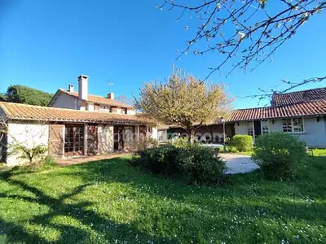Rivières 16110 Achat / Vente maison 8 pièces t8 piscine jardin