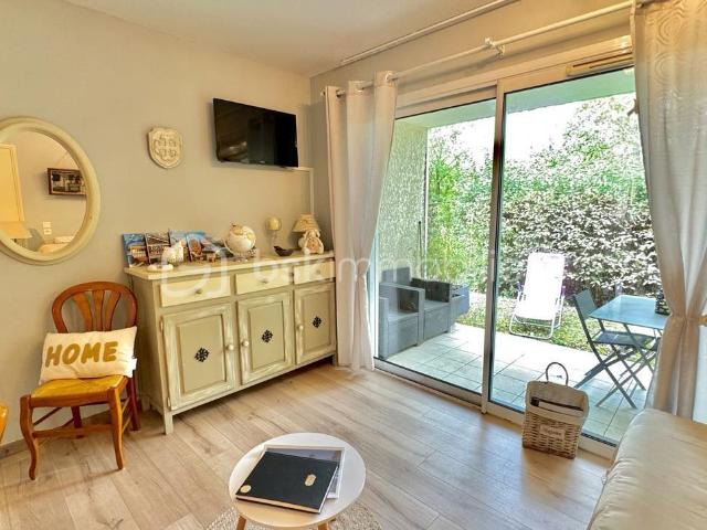 RIVIERES Appartement T2 en rez de jardin
