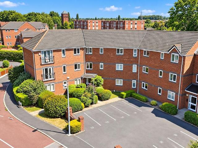 Rixtonleys Drive, Irlam, Manchester, M44 2 bed apartment to rent £925 pcm £213 pw